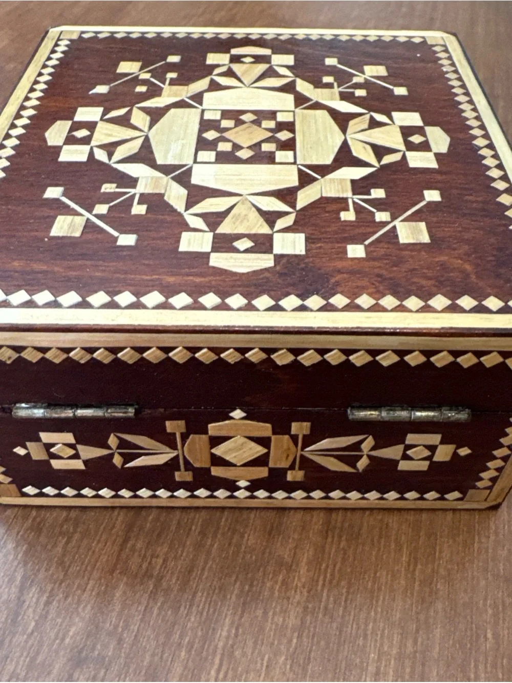 Beautiful vintage wooden trinket box with inlaid bamboo 4 x 4